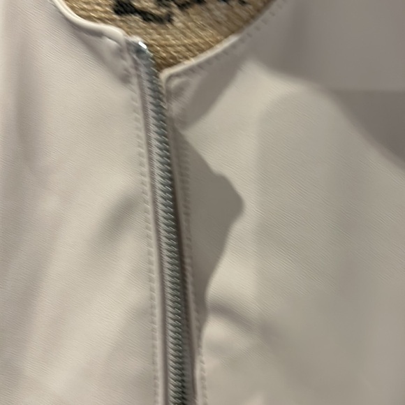 ❤️🔥 HOST PICK ❤️🔥 Zara faux leather blush colour cropped jacket. Size L - Picture 7 of 16